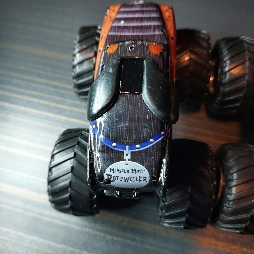 Hot Wheels Monster Jam Truck lot el matador and mutt Rottweiler